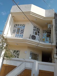 بيت • ١٠٠م • قرب قاعة بيانو