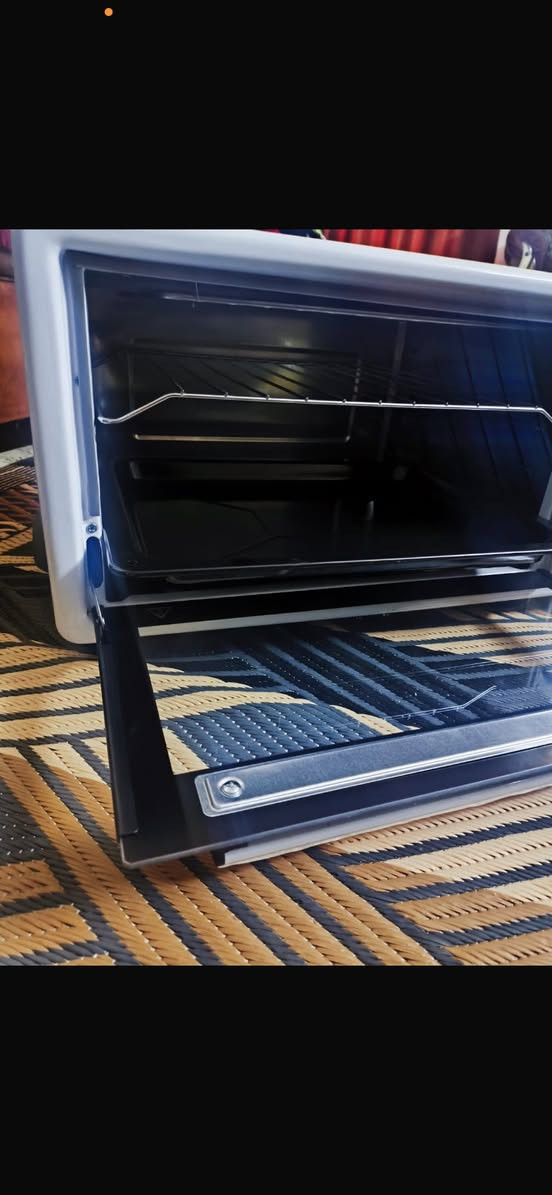 للبيع فرن جديد ما مستخدم ابد سعره ٥٠ الف  شراي واتساب ***********
