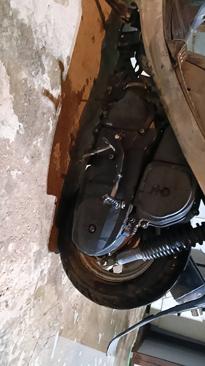 للبيع دراجه تجفيت جديد صار يومين ع سحك كلجات جدد قمجي سكليتر جديد سلف جديد هندر جديد نقص بس دبل امامي تعبان شويه الدراجه كامله انكر وتطلع مكاني الزعفرانيه مراوس عادي سعر 450   (***********)
