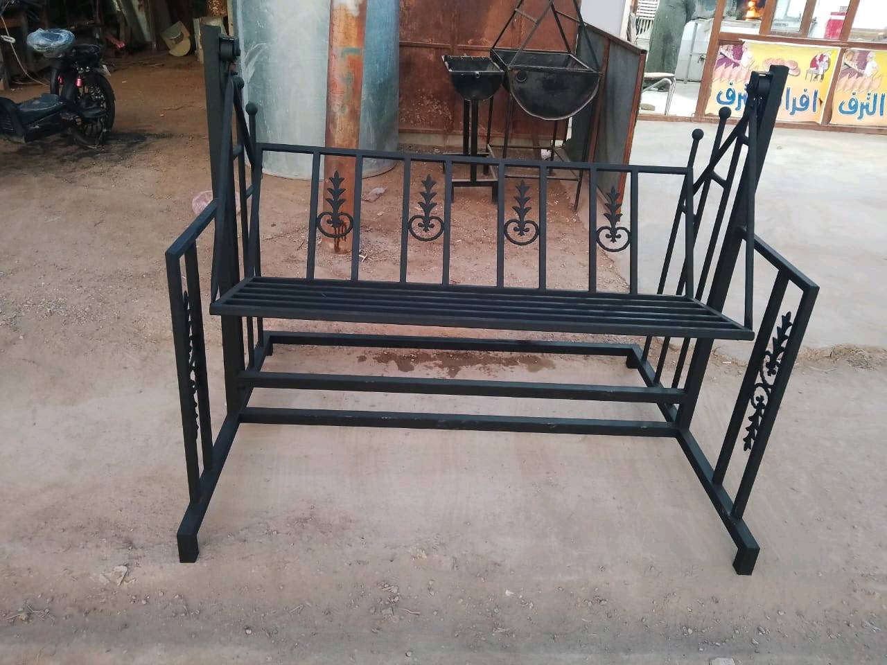 مرجوحة 
📝 مرجوحة متينة وآمنة، مناسبة للاستخدام داخل المنزل أو في الحديقة، تصميم مريح
🎨 اللون: (أسود) 
⚖️ تتحمل وزن: ثلاث أشخاص 
💰 السعر: (200) 
📍 #العنوان (#ديالئ #قريه #الزهيرات) 
: (خدمة توصيل داخل #ديالئ فقط) 
الهاتف  *********** #الجميع