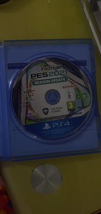 3 اقراص للبيع نظيفات جدا و شغالات 100%  - pes 21 -  fc 24 - watch dogs...