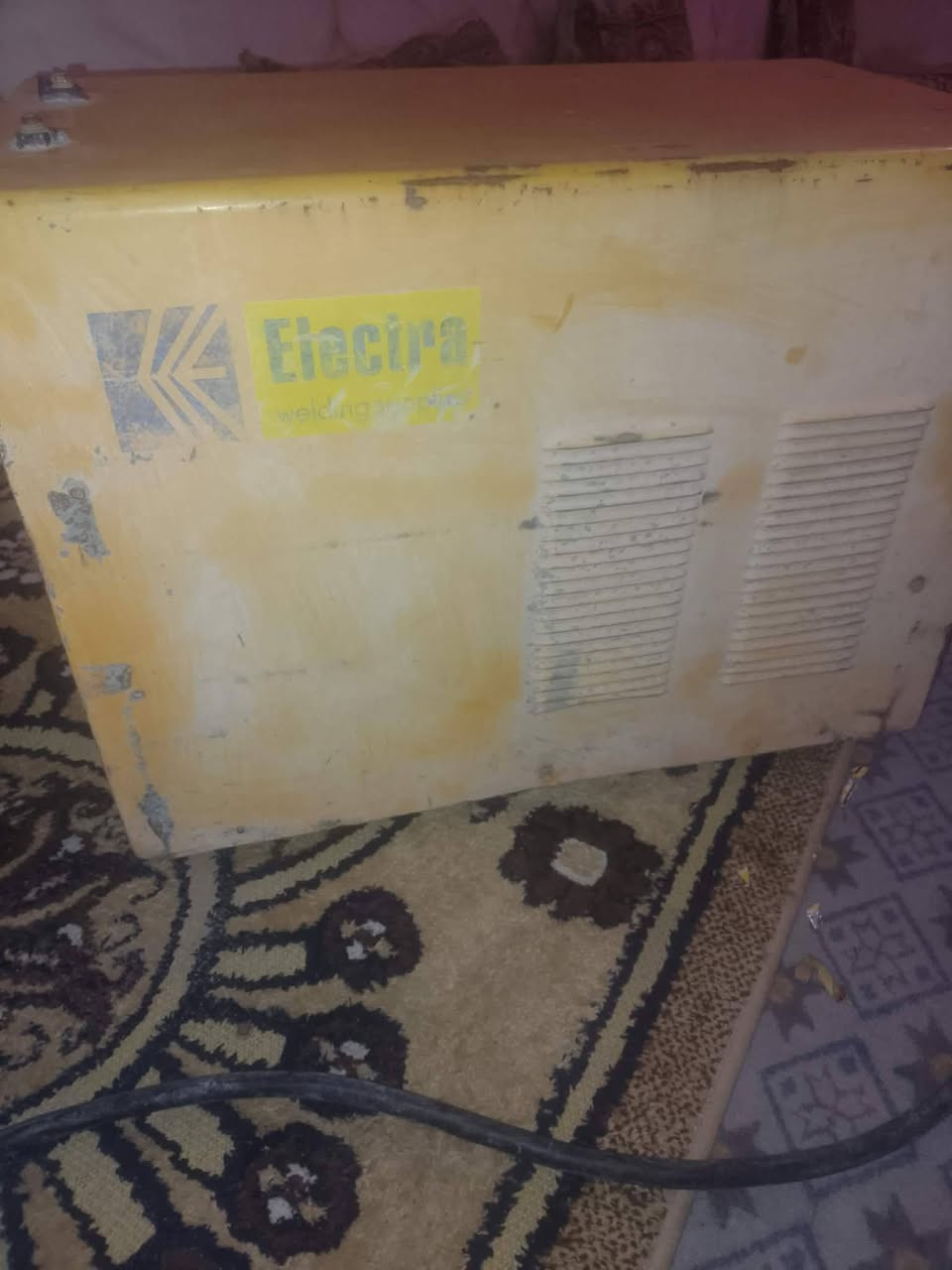 مكينه لحام 3 فيز السعر 400 وبيه مجال  شرط الشغل مكينه نضيفه استخدام ثلاث اشهر 
للاتصال ***********
