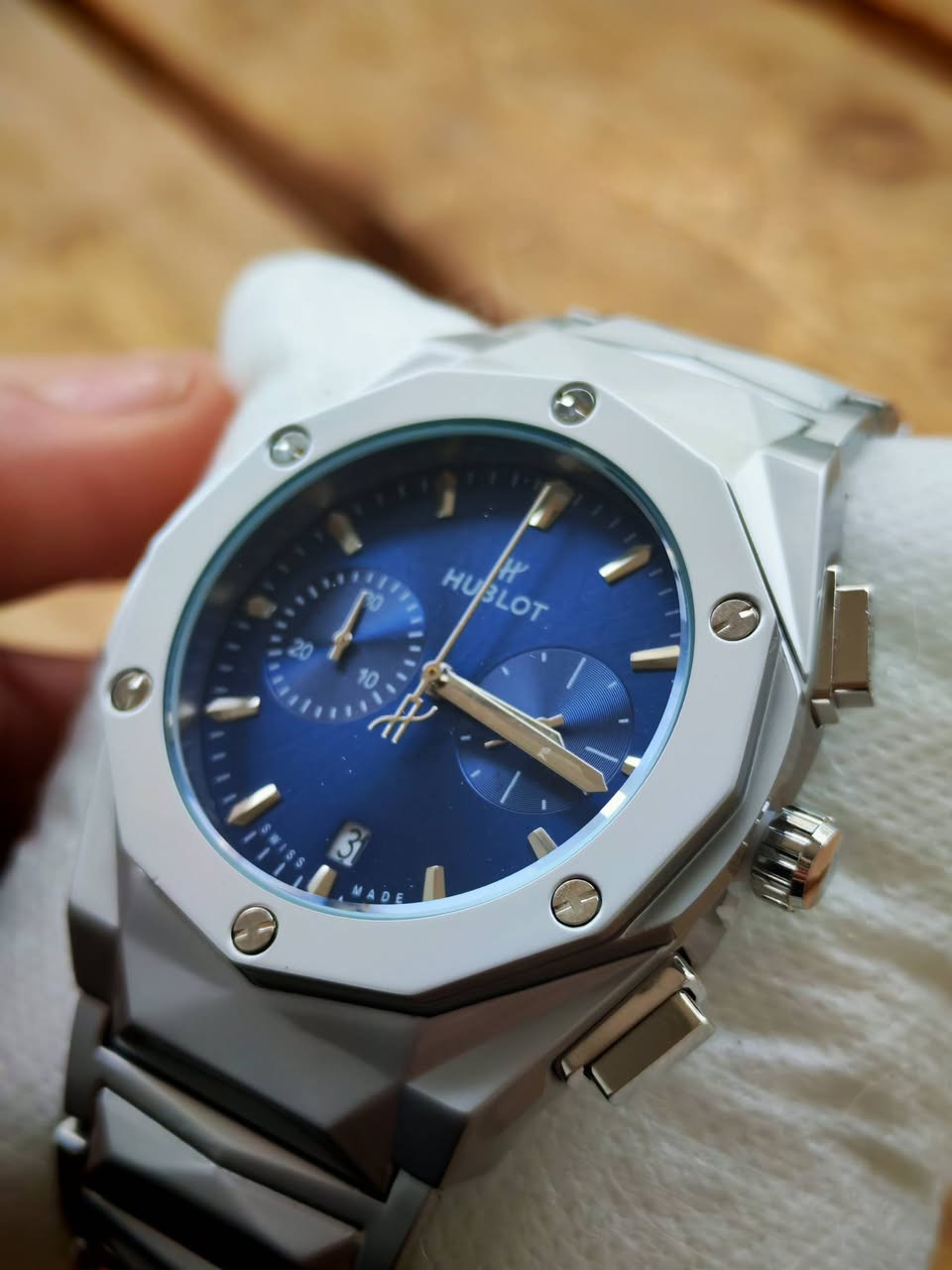 كلشي موضح كدامكم قطعه كلش قويه وزنها ١٧٤ غرام

للحجز والاستفسار التواصل دايركت او واتساب *********** او ***********
