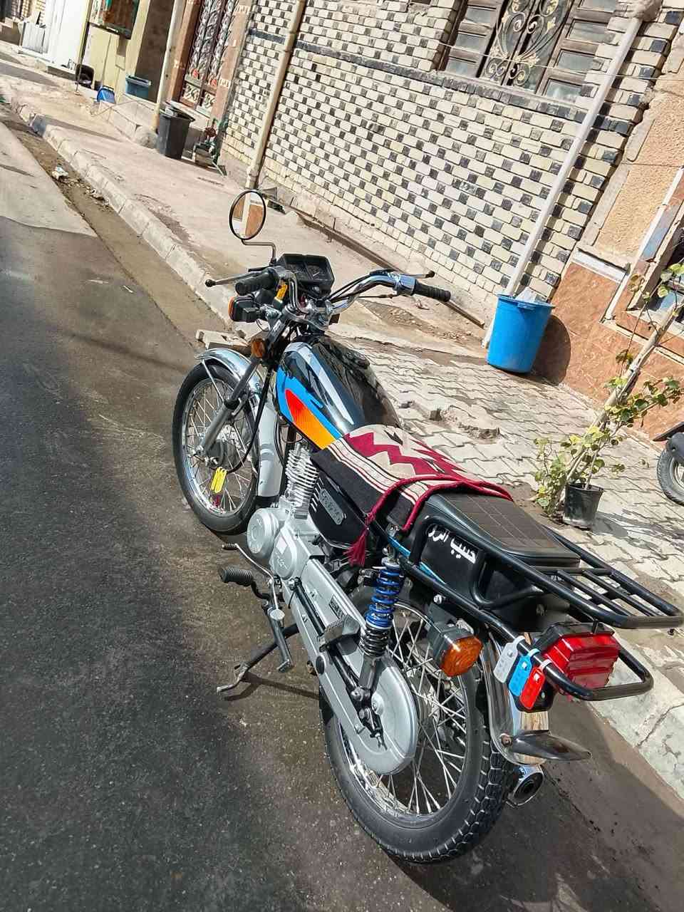 سلام عليكم دراجة أربعة كير اصولي ٧ أوراق مديل ٢٣ وكيلها حمودي العارضي محرك ارشا سعر ٨٠٠ وبي مجال مكاني نجف شارع المدينه  خاص متواجد و رقمي واتساب ***********
