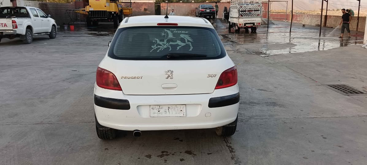 بیجۆ 307 مۆدێل 2004
گێری تازە گۆراوە بەڵام خەلەلێکی بچوکی تێدایە و بەشەرتی اوەی چاک بکرێت و مەکینەی بەشەرت. ئارم و ئەولیاتی هەیە. کارەبایی بەشەرت . تەبرید و گەرمی بەشەرت. 2جام کارەبایی . بەنزین زۆر کەم دەخوات. کامل توند و تۆڵ کراوە. بۆیاخ لە وێنەکاندا دانراوە. نرخی 40وەرەقە و مەعامەلە.
ژمارەی خاوەنی/*********** رانية, السليمانية
