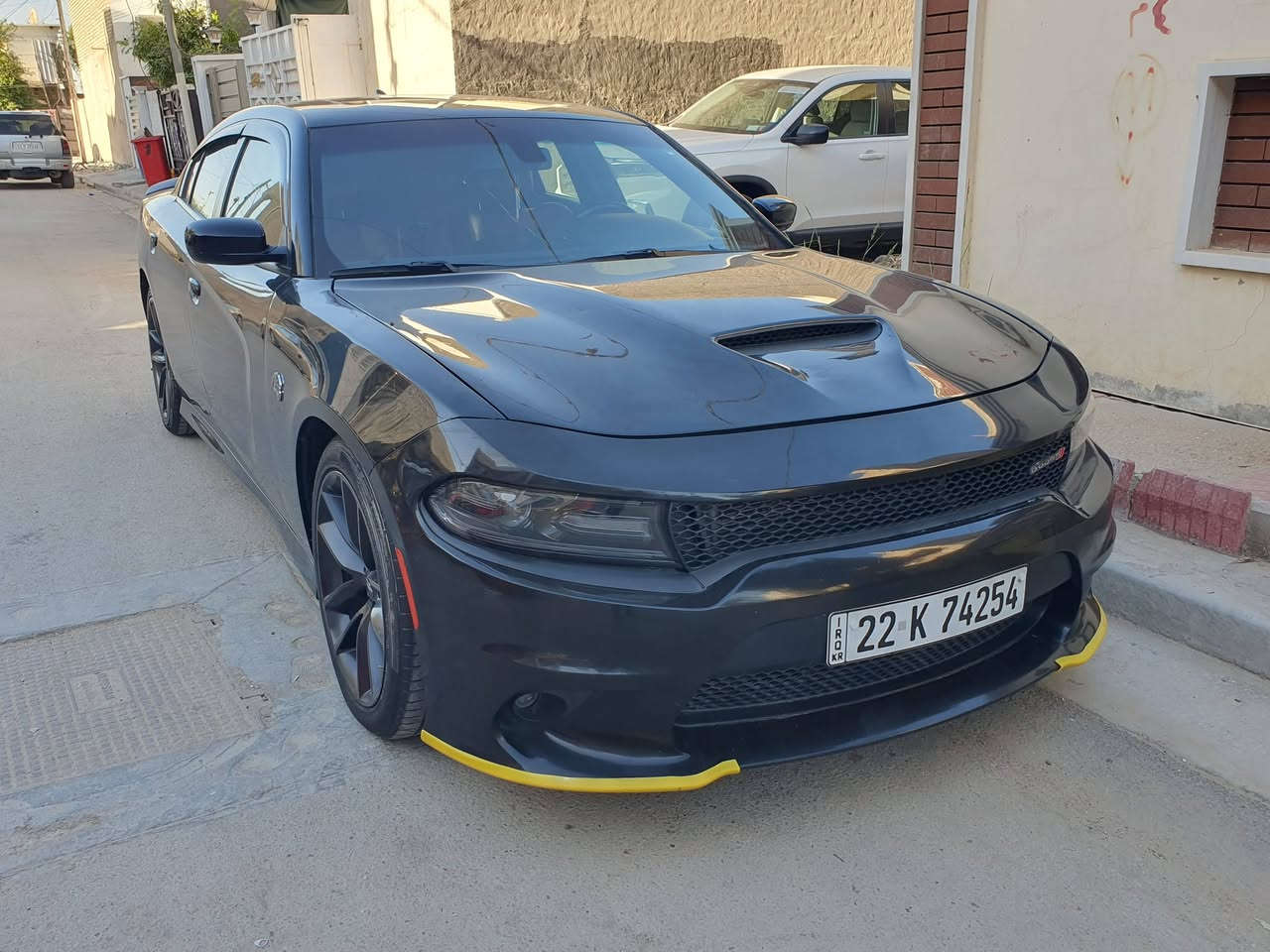 السلام عليكم 🔥😎🔥🔥 بيع مراوس بسياره اقل شنو عندك نزل 
دوج جارجر Gt 2021....

وارد امريكي اصل..حادث،بنيد، سطحي فقط بدون داخل
رقم اربيل ب اسمي
الون اسود ميتاليك
الفئه GT
عداد المسافه 50الف  
مواصفات 🔰
محرك V6  3.6 
فتحه
بصمه تشغيل وابواب 
تشغيل عن بعد 
داخل احمر،
فجوج برومبو بلادي
شاشه كبيره 
كامره خلفيه 
فول تحكم ستيرن 
كش السائق كهرباء 
تبريد قطعتين 
عدسات زينون اصل 
وبعد بيها مواصفات الجي تي معروفه ماحاجه اذكرهن
السعر ٢٣٥ 
ملاحظه السيارة جديده بيع او مراوس،بشي اقل

***********
