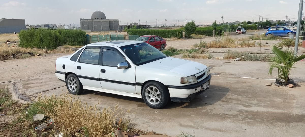 ؤپل فيكترا ئارم پلاستيك...مه كينه 20 مؤديل 1992  گيرو مه كينه ي به شه رتي 10 فيته ر براوه وه رگه راو به شه رت كاره باي به شه رت ته قه و ره قه ي به شه رت  نرخي 15و مجاليكي برايانه..  ژ.م *********** أربيل, العراق
