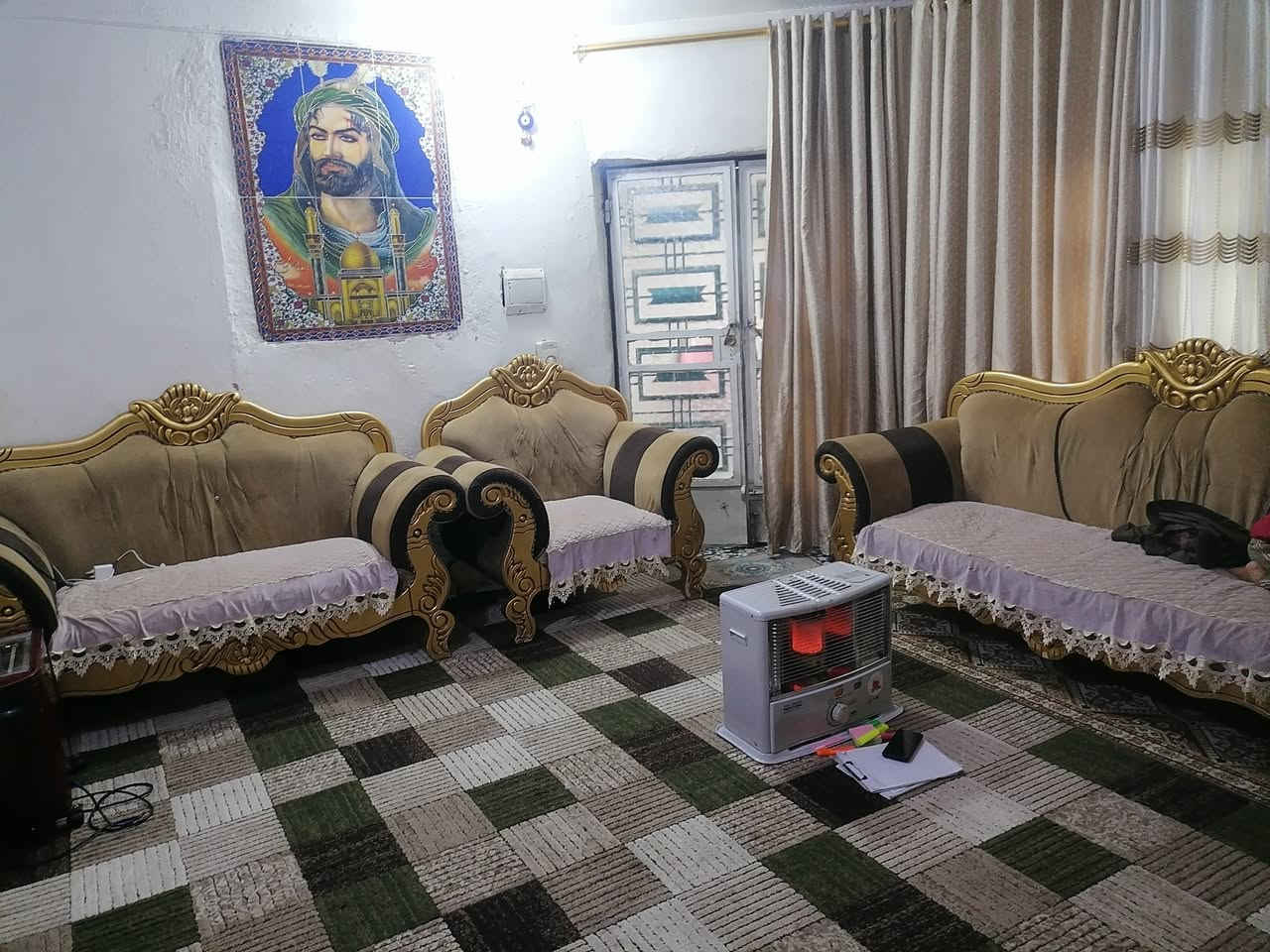 البيت البيع 150متر خاف جامع النور يم عباس الحجام على ساحه البيت الاتصال على الرقم ***********
