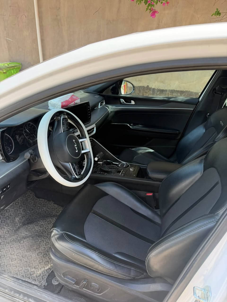 K5 2022 GT 1600T
السياره وارد امريكي ضرر امريكا موجود بلمنشور وبيه ب العراق الجاملغ نص منه وربع البنيد السياره حلوه وجاهزه و ب اسمي تخم تاير باتري حداديه 
سعره162 وبيه مجال قليل
***********
***********
