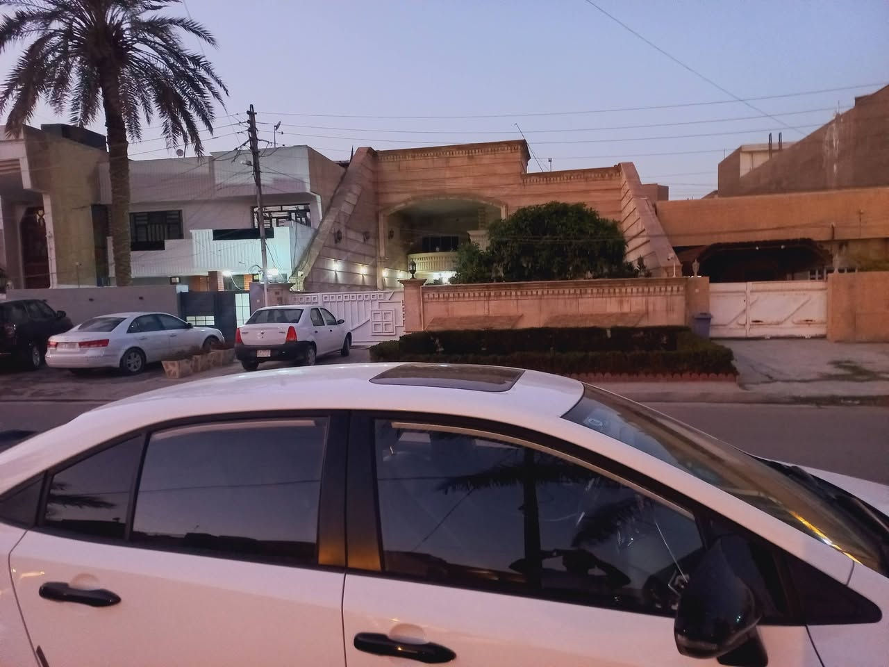 كورلا 2024 ماشيه ٣٥ مكفوله من بارد وصبغ وتبديل فتحه بصمه داخل جلد معروف موصفاته السعر ١٥٠ ورقه بيه مجال بسيط لشراي
عنوان بغداد السيديه 
***********
