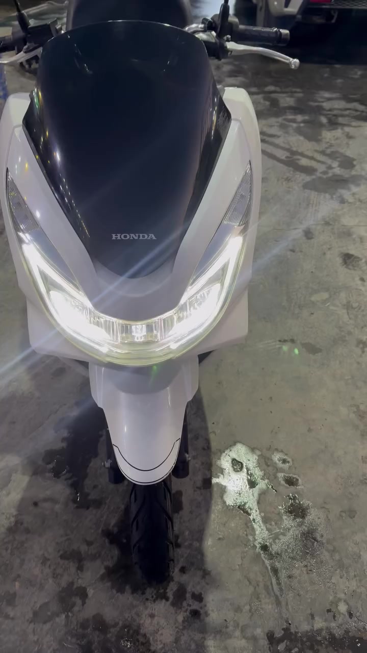 يالله بي سي اكس جيل الثاني مكينه 125ياباني ماشية 25كفالة من كلشي سعرهة 17$ورقة ونص مجل شي قليل ***********مدينه الصدر عنواني سعرهة17ورقة ونص مجال قليل بس بيع. بدون مراوس
