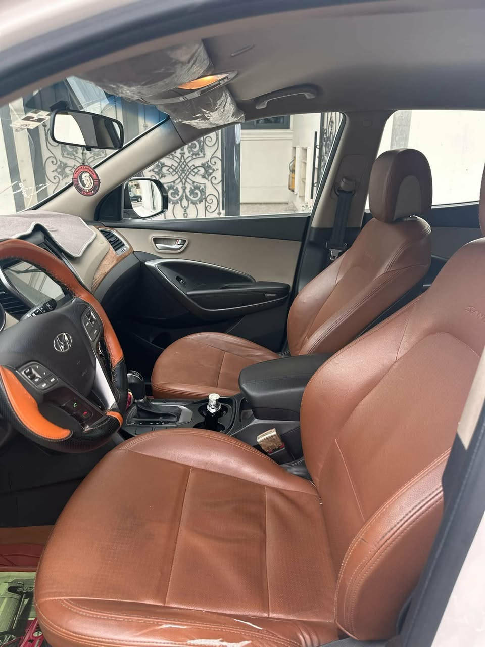 سلام عليكم
هونداي سنتافي موديل 2016 خليجي للبيع محرك ٤ سلندر دوش مرغوب
تبريد ٣ قطع مركزي 
عدد المقاعد ٧ راكب
دواخل السيارة مشمشي
تحكم استيرن
شاشة ايباد
عداد كيلومتر 157301
بطاقة البنزين موجودة
سيارة بيها قطعتين صبغ كلها شبر فقط مصبوغة قطعتين لتوحيد اللون 
رقم أربيل انكليزي حديث
تحويل ثاني يوم
سيارة جاهزة من كل النواحي
تقرير السيارة مرفقة أسفل الصورة
مكان السيارة كركوك 
رقم الموبايل ***********
