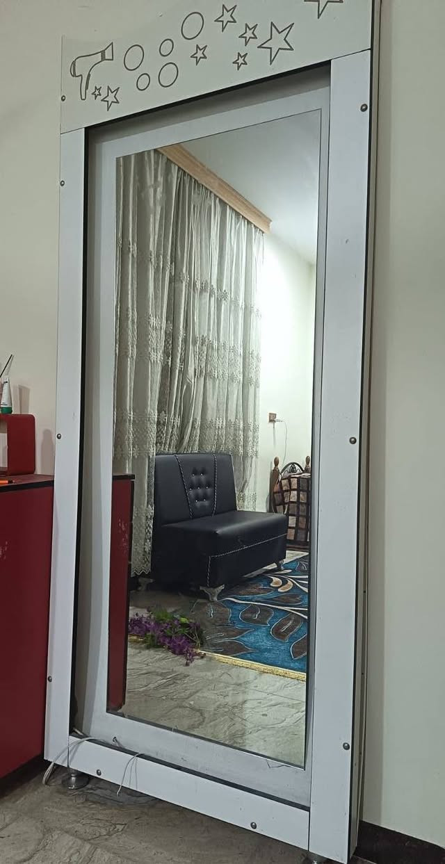 السلام عليكم
للبيع
قنفة+جرارات +مرايا وفاترينة+سخان
كلهن ب160
الغراض نظيفات تفحصهن يالا تاخذهن
مكاني بغداد الجلاعطة بعد جزيرة بغداد السياحية 
***********
