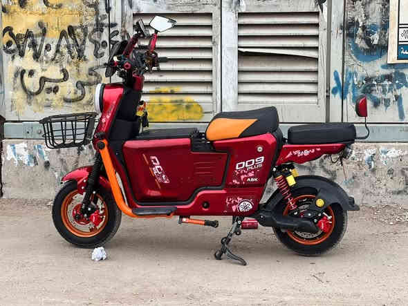 سلام عليكم شباب دراجه شحن  للبيع دراحه استخدام25 يوم  فقط لا غير وصل المعرض موجود ابسمي دراجه بعدها ع وضع الوكاله كلها كامله مكمله من كل النواحي مواصفاتها 👇🏻
الموديل.2026❤️‍🔥
النوع x900❤️
البطاريات 5. كبار ❤️‍🔥
تمشيك يل شحنه وحده 50كيلو 😙
 التحويلات 4❤️‍🔥
السرعه110🙂
تحمل شخصين 🤷‍♂️
تشغيل عن بعد ❤️‍🔥
تشغيل سويج 😒
جهاز إنذار السرقه 🙂
سله أماميه 😂❤️
 وسويجات ثنين😙
بصمات ثنين 🥲❤️
شاحنه بعدها بل باكيت 🤷‍♂️
بايدرات مشادهن😔❤️
مسجل امبي ثري بيها عالي جداً🥹
دبل إشاره 😳❤️‍🔥
نشرات ليليه 🤷‍♂️😒
لونها مميز 😹
بريكات دهن دسكات هدروليك 🥹❤️
تايرات جوبلس😙🤷‍♂️
شلعه معدل فول😌👋

اي استفسار. اتصال 😁🧙🏻

***********

العنوان بغداد لاعظميه 😙👋
