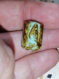 حجر مصور • وجهين