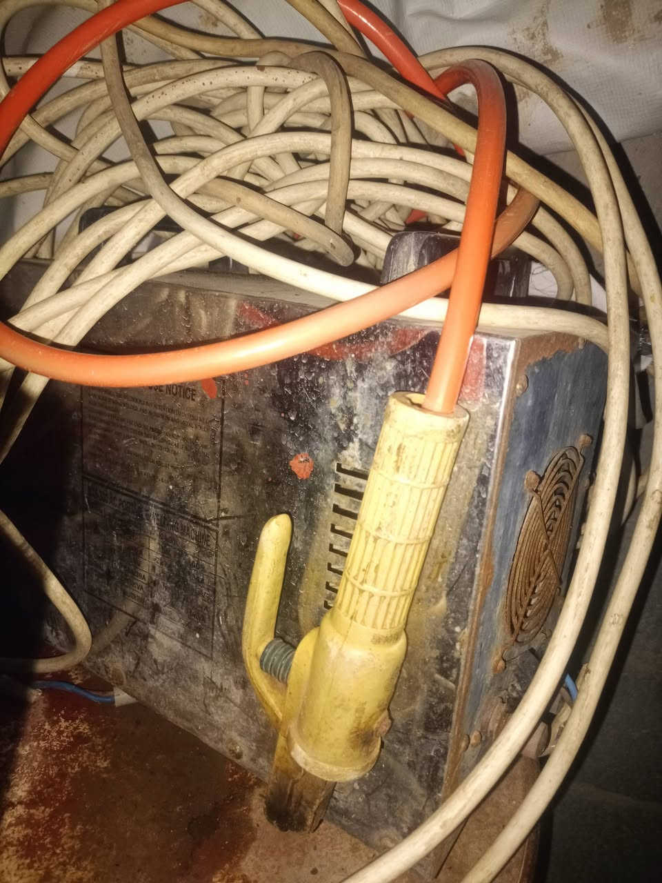 مكينة قديمه مامتعوبه نظيفة مال بيت بيع او مراوس بمكينه صغيره سبب البيع جبيره وثكيله مال  حدادين مو مال بيت
مكاني كربلاء


**إذا كنت صاحب هذا الإعلان وتريد حذفه لأي سبب، رجاءا أرسل رسالة إلى الدعم الفني**