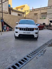 جيب. موديل ٢٢ مستوردها على ايدي. بسمنه. السعر ٢٣  العنوان الكرادة ساحة...