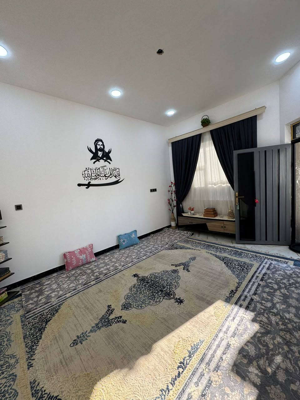 دار للبيع طابو زراعي سند ٢٥ طريق السنيه السياحي مجمع توحيد المساحة ١٥٠م طابقين الطابق الاول مسلح غرفتين نوم صاله أستقبال مطبخ حار بارد صحيات داخليه وخارجيه مناور عدد ٢ يحتاج بيبان فقط الطابق الثاني ٣ غرف عكاده واحده مسلح غرفتين نظام سويتات الطابق يحتاج تشطيب الماء والكهرباء  السعر ١٢٧ مليون مع المجال للأستفسار الاتصال على...
***********
***********
مكتب صدى الخليج للعقار
   أبو رواء الخليفاوي
