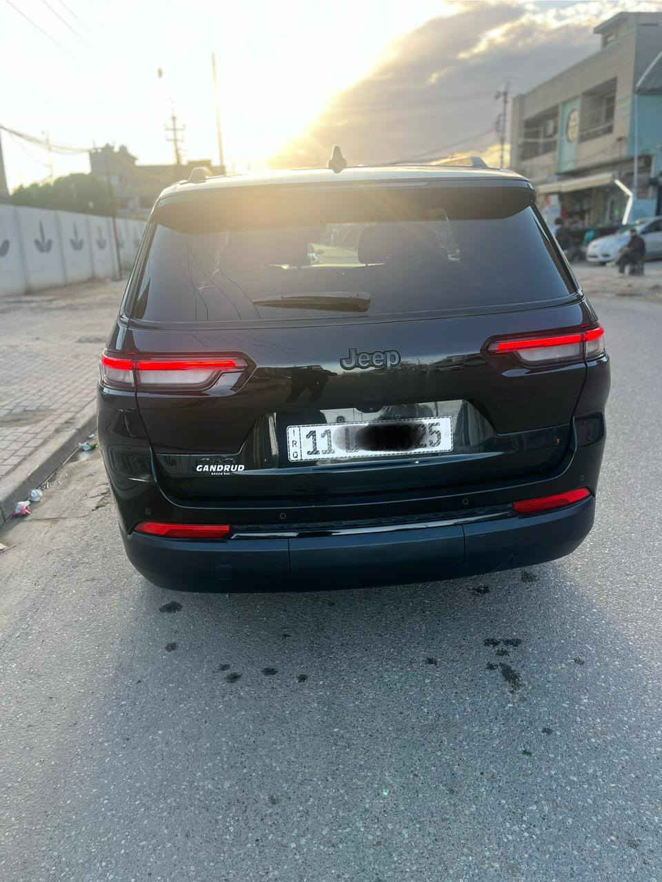 سلام عليكم جيب موديل 2023 وارد امريكي فول فتحه بصمة جلد 7 راكب مكفولة من الصبغ بيه بارد بلبنيد عل كد شبر والباقي  وسعره كلش مناسب 270 وبيه مجال مكاني بغداد الكرخ 
***********
