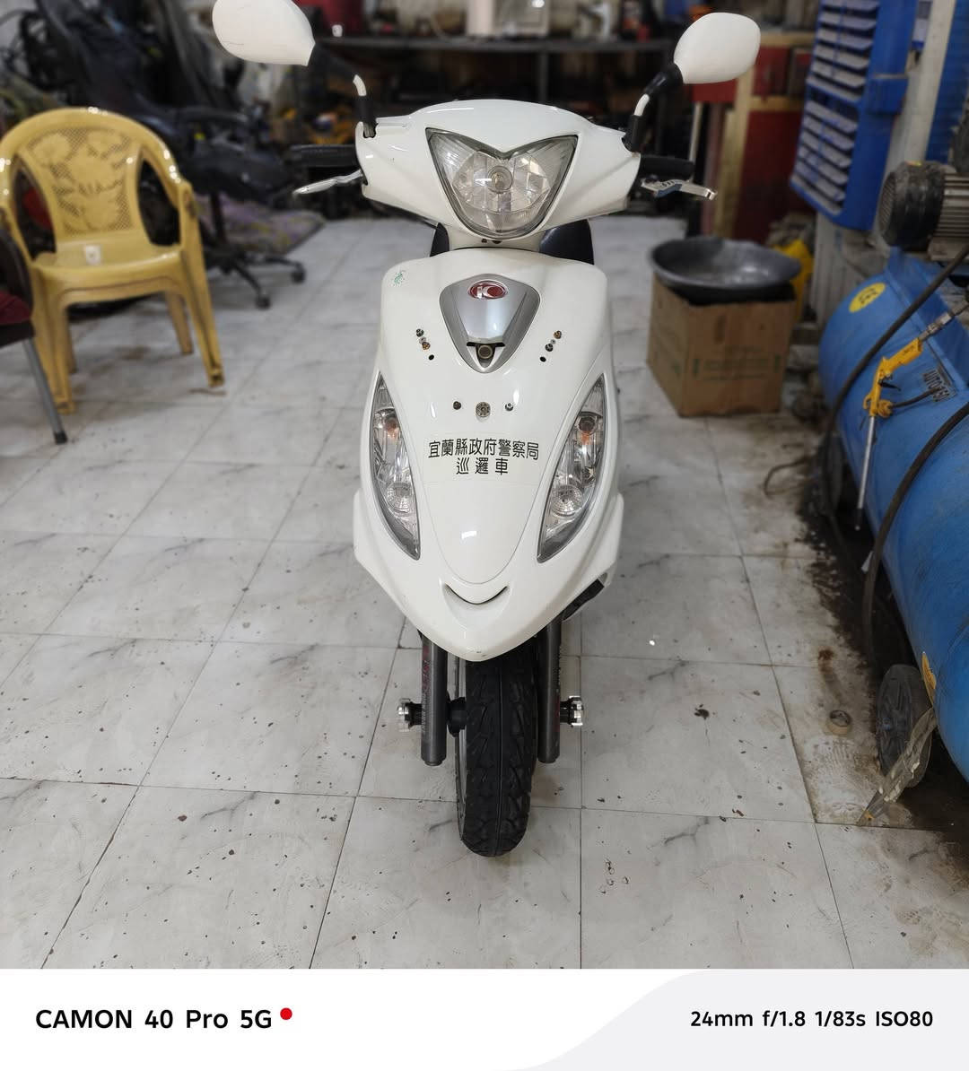 سلام عليكم لبيع دراجه كامكو بوليسي ام الكامره 2017دراجه رمبه رقم واحد احله من صور تجي وشوف مكاني شطره سعر مليون ٤٠٠          ***********
