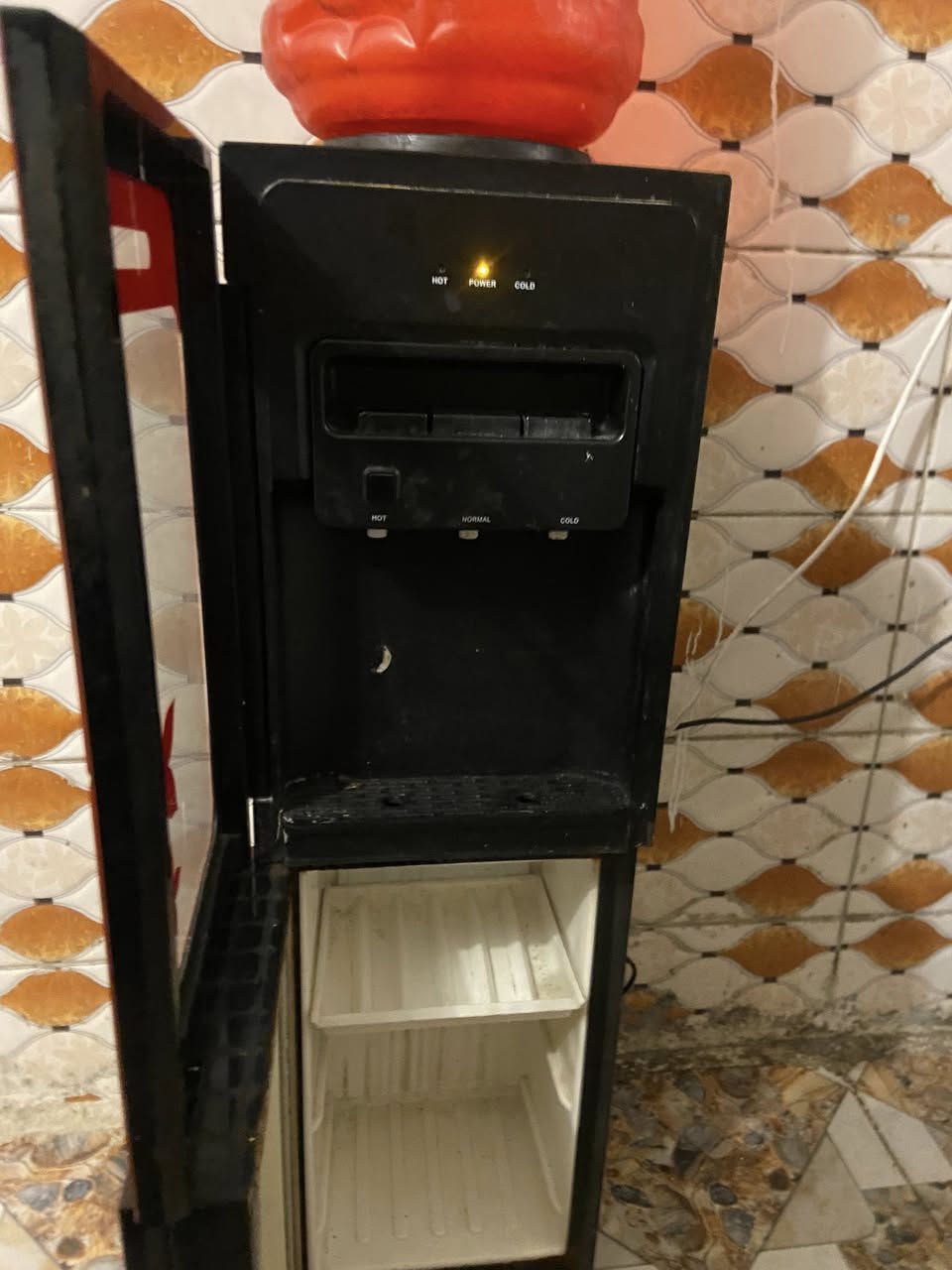 سلام عليكم براد دنكه للبيع مستخدم قليل شغال كامل العنوان الغزاليه سعره80 بي مجال بسيط 
***********
