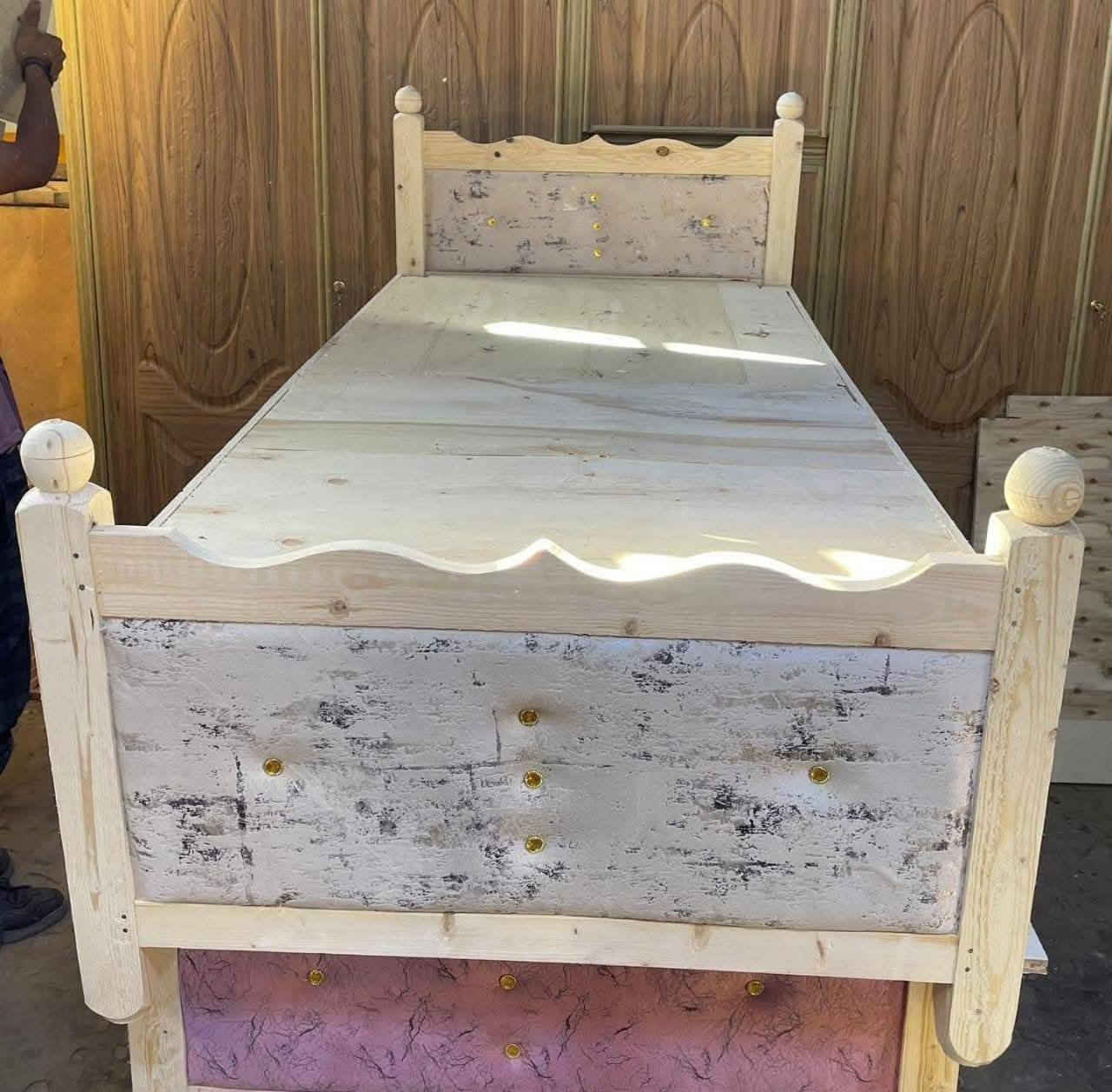 اثث بيتك بأنسب الاسعار سعار الشمال 🌹
سرير خشب بلوك اسود 5 جسور السعر 65 وبيها مجال 
صلاح الدين ناحية العلم قرية الربيضة خلف مدرسه سومر للبنين 
***********
يوجد خدمة توصيل داخل المحافظة فقط 🚛
