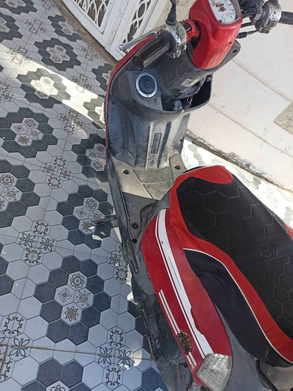 السلام عليكم دراجه بوليس للبيع ماخذه وكيل ارقام مطابقه مكينه مملعوب بيه بل جيس كشر جدن نظيف مامتعوبه نظيفه جدن مكاني حله ورديه خارج البونافع السعر ٩٥٠   للتواصل ***********
