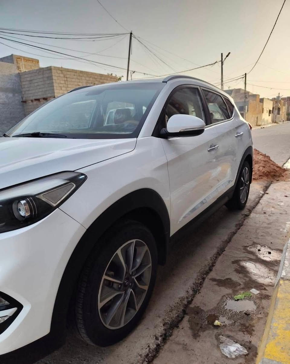 توسان 2018 خليجي رقم بغداد باسم كير ومكينه كفاله ماشيه 84 تبريد ثلج الداخل جديد حدادية جيده جدا السياره جديده  بيها بارد بسيط بالبنيد والعلامه الخلفيه سونارها موجود بالصور السعر  165 مكانها بغداد  المشتل للاستفسار اتصل  واتساب موجود  ***********
