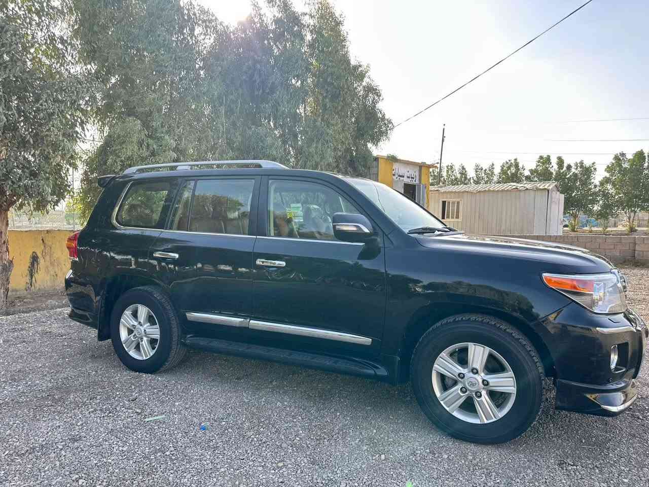 السلام عليكم
شباب لاندكروز ٢٠١٤
السعر٢٩٠ 
تبديل باب وجاملغ  
باسمي مكاني بغداد 

***********‬
