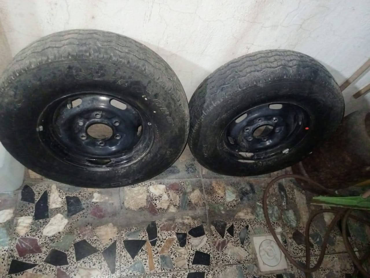 عندي زوج تايرات نظيفات كلش مع الويلات مال كيا بنكو نثيه وبسعر مناسب
***********
