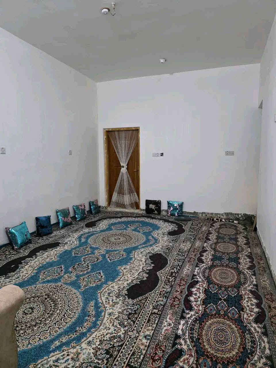 اعلان.....
بيت للبيع بال36 

مساحه 120متر قرب مدرسة بيت العتيق طابقين 

الطابق الاول يحتوي على غرفة وصاله ومطبخ وبراني وصحيات 

الطابق الثاني يحتوي على غرفة وصاله 

السعر الكلي 125 مليون

مطلوب اسكان 45

التسديد الشهري 250 الف

للاستفسار اتصال على الارقام التالية 

***********

***********

***********

مكتب الساعي للعقارات  🏢🏢

العنوان سايدين حي الشرطه مقابيل اسواق الريتاج 🏢
