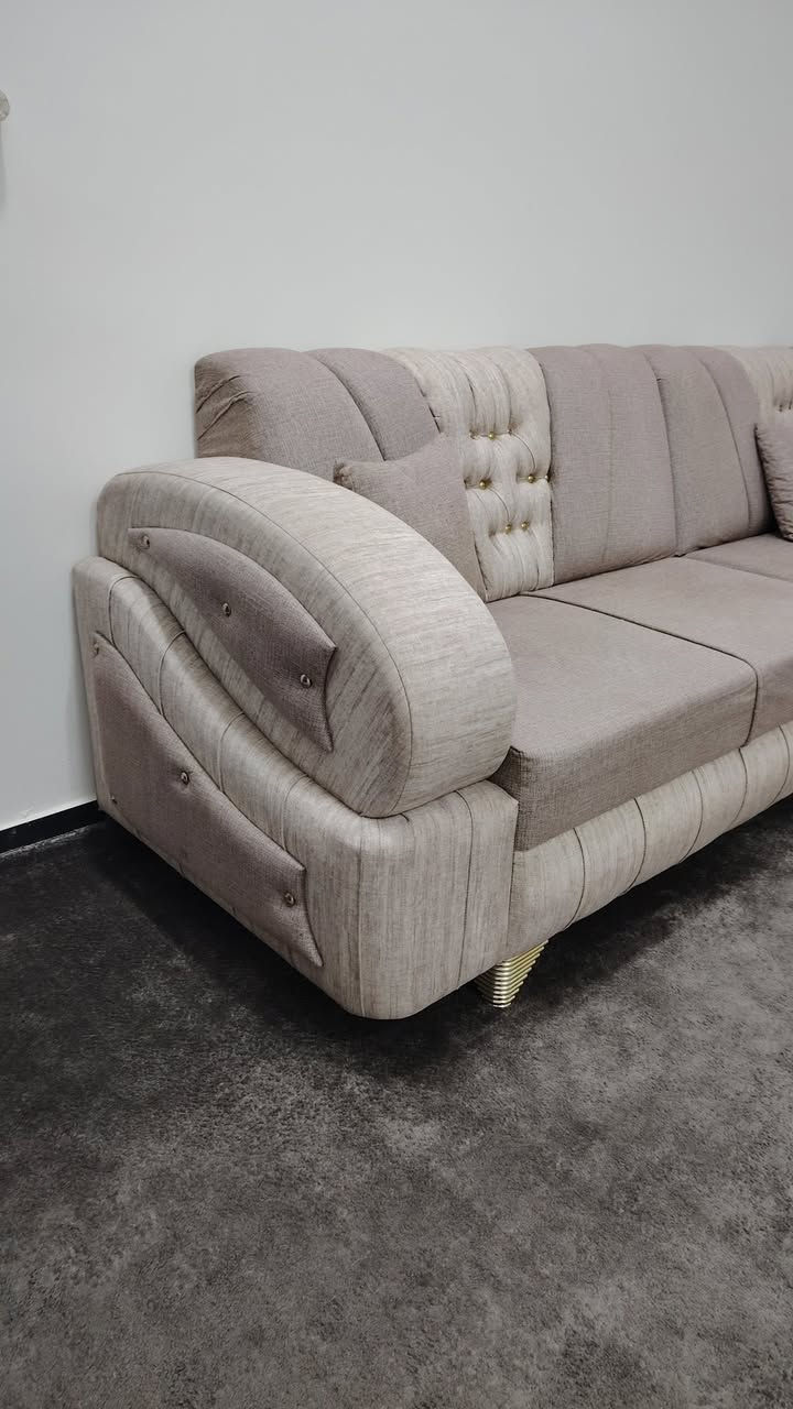 ديوان تفصال استعمال قليل نظافه 99%
8 متر استعمال كَــم شهر 
السعر 500 ألــف وبيها مجال 
العنوان ابي الخصيب منطقة اللكطة ( مقابل البهادرية ) انا مكلف بــ النشر رقم صاحب الديوان

0771 311 1505
