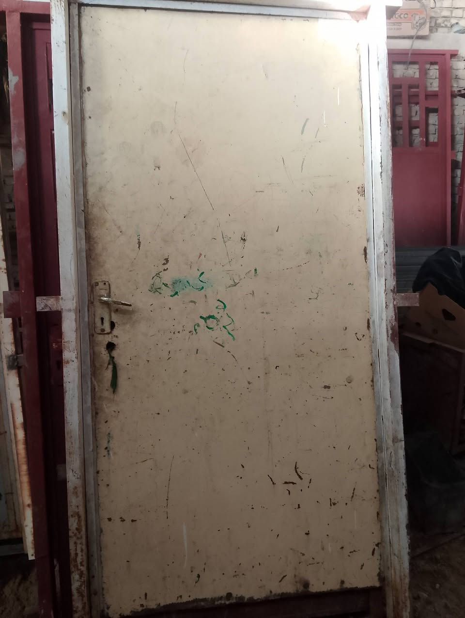 متواجد أبواب وشبابيك مستخدم. متواجد في المحل على مدار اليوم 
لأستفسار على خاص او الاتصال على 
 رقم الهاتف***********
واتساب ***********
