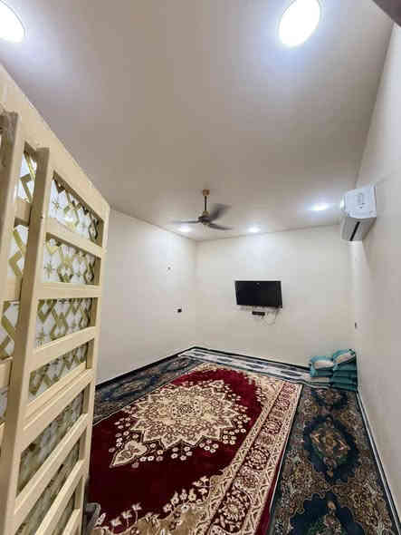 بيت للبيع طابو صرف
المساحه / 180 متر مربع 
الموقع/ الحولي حي الامير مجاور الشركه 
السعر /130 مليون وبي مجال قليل 
للاستفسار / ***********
