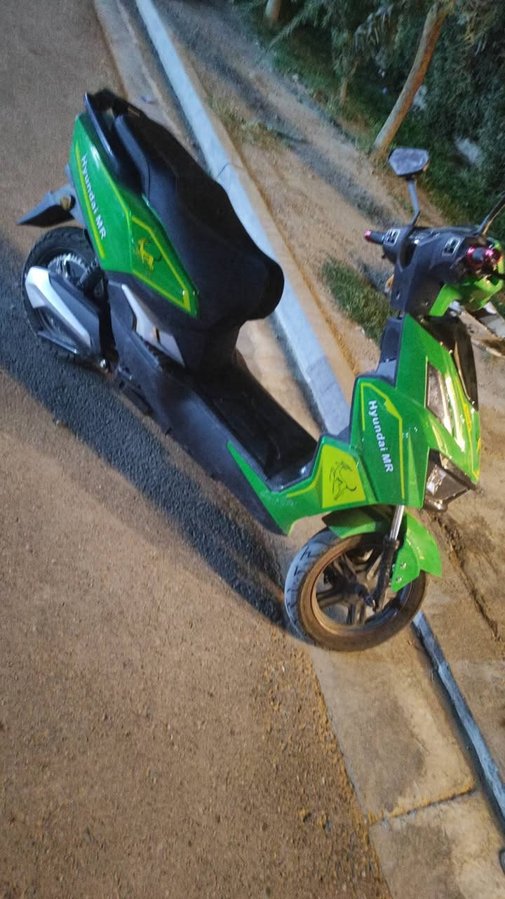 سلام عليكم شباب دراجه شحن للبيع بعده جديده بحاله وكاله وبيه ضمان 6اشهر بل بطاريات دراجه نضيفه فول تفاصيل كدامك. 

المواصفات 
الموديل 2026
البطاريه عدد 6 كبار مسطره
النمر او التحويلات 4 
السرع 4
تمشيك بل شحنه وحده 80كيلو وكثر 
ملفها سبورت
السرعه 100
نضام رجوع الخلف 
نضام  abs 
نضام  USB
نضام رجوع الخلف R
لدات سبورت  تجي كامله 
مدرعه بل كامل 
 لدات جانبيه 
اشاير رباعيه 
تشغيل عن بعد 
جهاز انذار السرقه 
قفل ستيرن 
شاشه تاب تعرض الك كل عطل ان وجد 
بيها بلتوث بل شاشه 
شلعه معدل فول 
سعره 800بيه مجال بسيط للشراي

اي استفسار اتصال 

***********
