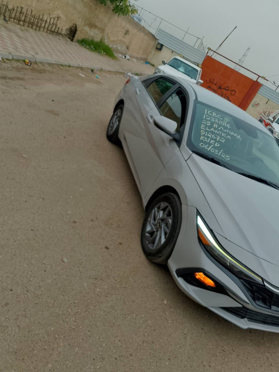 السلام عليكم للبيع دخول جديد  موديل 25ماشيه 20m حادثه طخه بل بنيد معمر بارد بدون اي  دواخل سعر 145وبيه مجال بسيط مكاني بغداد حي العامل ‏‪***********‬‏
بصمه 
رادار بل مري 
رادار امامي 
رادار خلفي يداة ترحيب 
جنطه ذكيه 
تشغيل عن بعد 
منافذUS
