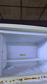 ثلاجه بشرط شغال اي عيب مابي قفله ٦٥الف 07708125044