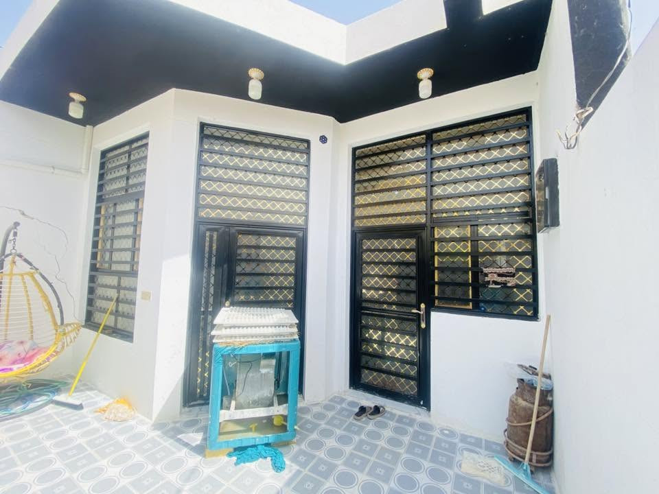 دار للبيع مساحه 140موقع كريطعه قرب ملاعب سلام ***********
