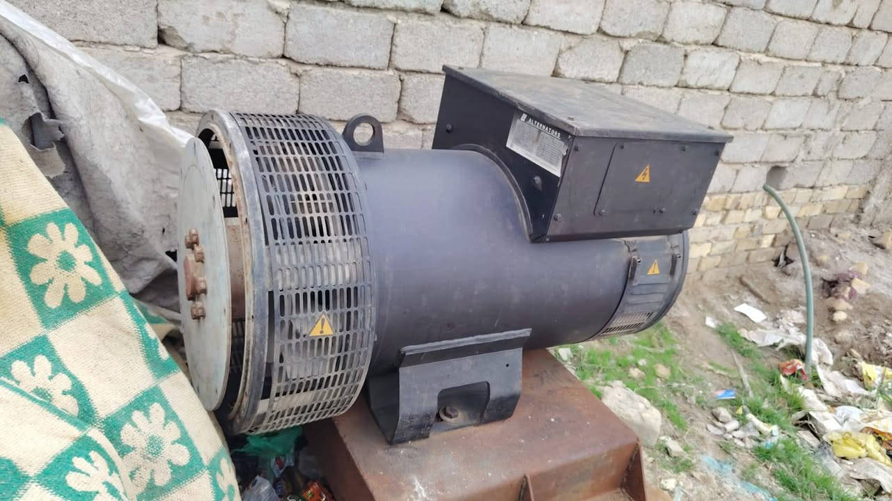 السلام عليكم للبيع راس توليد ستامفورد جديد مشتغل 5 ايام السبب زياده الحمل والمكينة فالفو 22 السماوه الخضر *********** هذا رقمي
