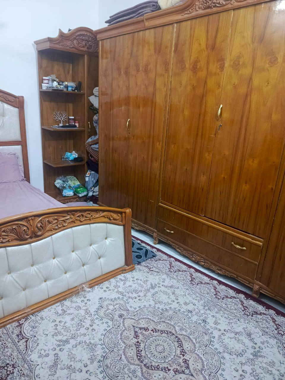 بيت للبيع المساحة ٥٠ متر متكون من غرفة وصاله ومطبخ شغل درجة اولى صب كونكريت مركزي طابوق جمهوري البيت كلة تسعة انج سيراميك ايراني درجة اولى بيت متكامل مابي اي نقص موقعة بل شارع الي مقابل الجسر الي يعبر من شارع كربلاء إلى شارع الصب الي يروح للمطار خلف اسواق تلعفر من الشارع العام لحد باب البيت تبليط وبلاجكتورات السعر    ٢٥.٥٠٠ خمسة وعشرين ونص وبي مجال هاتف *********** نجف
