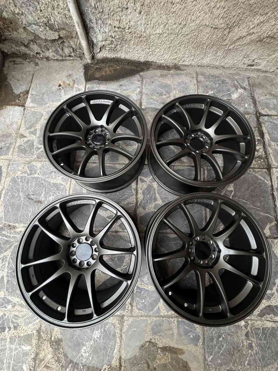 السلام عليكم 

تخم ويل Koya Racing مقاس 18
اصلي 
 لون برونزي 

مكاني بغداد شارع فلسطين 
توصيل موجود
***********
***********
