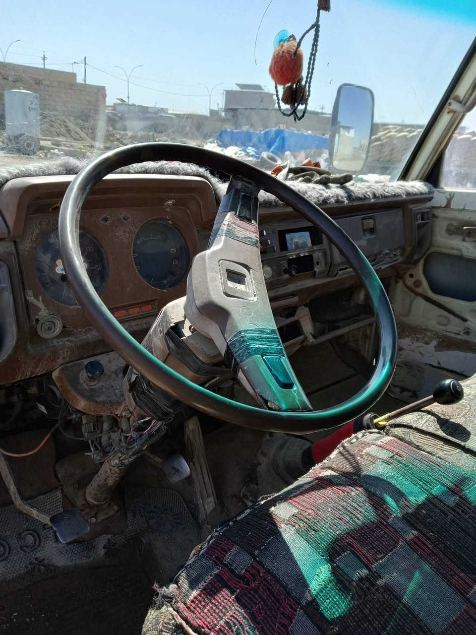 السلام عليكم داينه للبيع شغاله محرك كير شاصي نضيف رقم بغداد شرط التحويل صاحبه بكركوك المكان الحويجه السعر 20 ورقه وبيه مجال ***********
