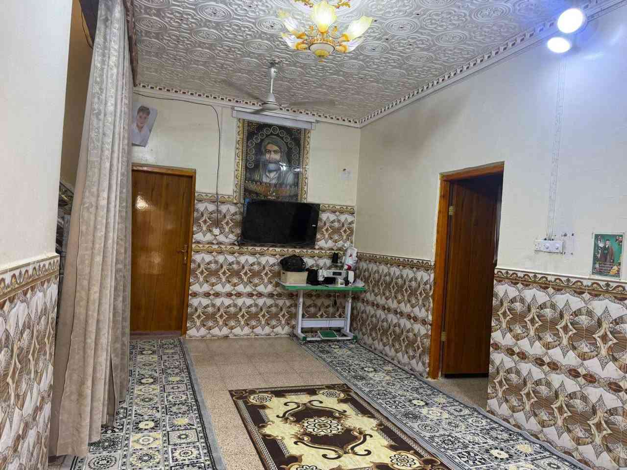 بيت زراعي للبيع مساحه 250 غرفتين وصاله كبيره ومطبخ حار وبارد وديوانيه وساحه + كراج لبيت عالي عن شارع جدا طريق سوق الشيوخ فضليه قرب طاقه كهرباء قديمه قريب ع شارع خدمات كامله سعر 48 وبي مجال
***********
