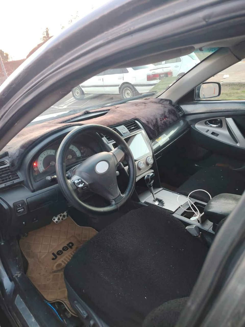 کامري 2011 LE چوار پستؤن 
ببلاد سپؤرت 
کوشن کاره بای 
سوو کان قؤليؤم /ته حدید سرورعه لایت زینؤن 
شا شه کا میرا 
سوو کان په پووله 
سه نه وي و ر قه م نوي کؤ بؤني به نزین هي 
حیزام  سياركه مكينه كير به شه رت سنويه نويه هزه نويه بناوي خومه تحويل غرامه  به شه رت سعر 95 ومجال  له كويه م *********** كويسينجاك, أربيل
