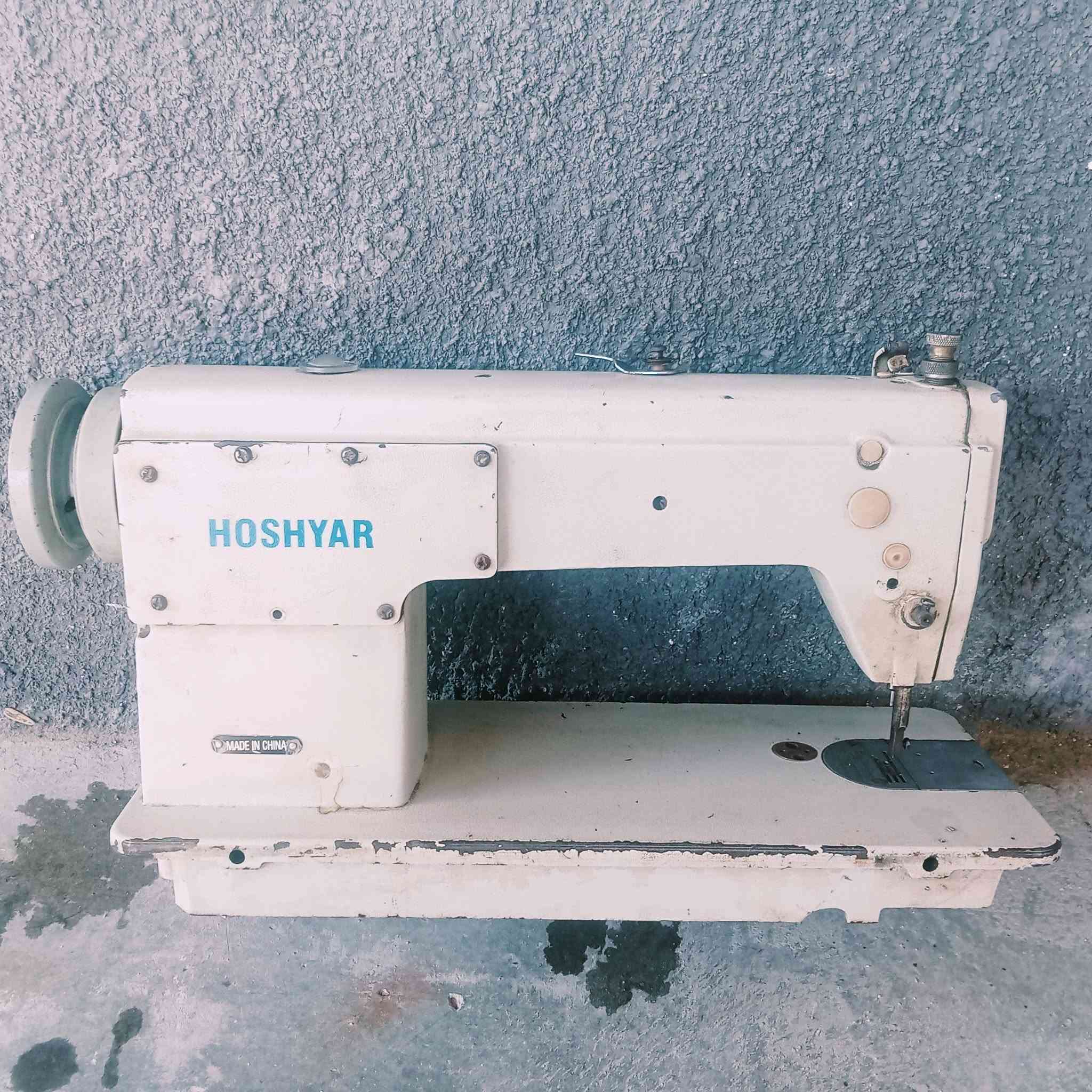 سلام عليكم بس مكينه  خياطه صناعيه نقص جوزه شغاله ونضيفه سعره125الف ***********
