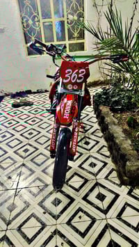 من رخصة صاحب الدراجه الي يريد يعمي دراجة عندي من هاي الكصه الوحده ب20 ...