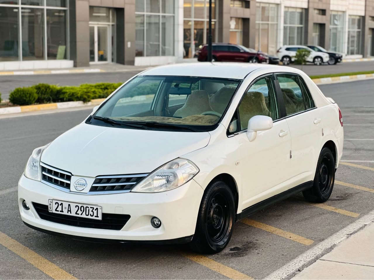 nissan tida 2009 

نیسان تیدا مۆدێل ٢٠٠٩ 
سەیارەکە یابانی 
ناو زەردە 
جام کارەبا  
ئاوێنە کارەبا 
شاشە و کامێرای بۆ دانراوە 
سەیارەکە زۆر بێ مەسرەفە 
تەنها ٢١٧ هەزار ڕۆشتوە 
سەیارەکە رەقەم و سەنەوی تازەیە 
یەک چەمەلەغی بۆیاخە بێ ناوگرتن 
هەموو گیانی بە شەرتە سەیارەکە 

سعر : 90$ 

📞 *********** السليمانية, العراق
