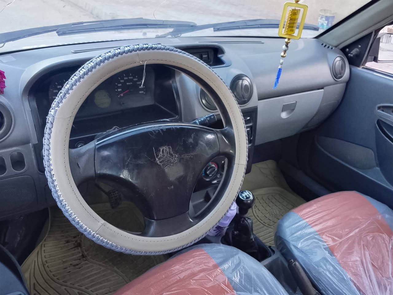 السلام عليكم سيارة سايبه خصوصي رصاصي موديل 12رقم كربلاء حداديه كل جديد تخم تاير جديد كير ومكينه دوشمه رقم كربلاء الماني راعيهة بكربله موجود مكان سيارة كربلاء المقدسة بيه جاملغ صبغ. وباب سيارة احله من صور بدون ضربه سيارة  سعر 34وبيه مجال للشراي اتصال،***********
