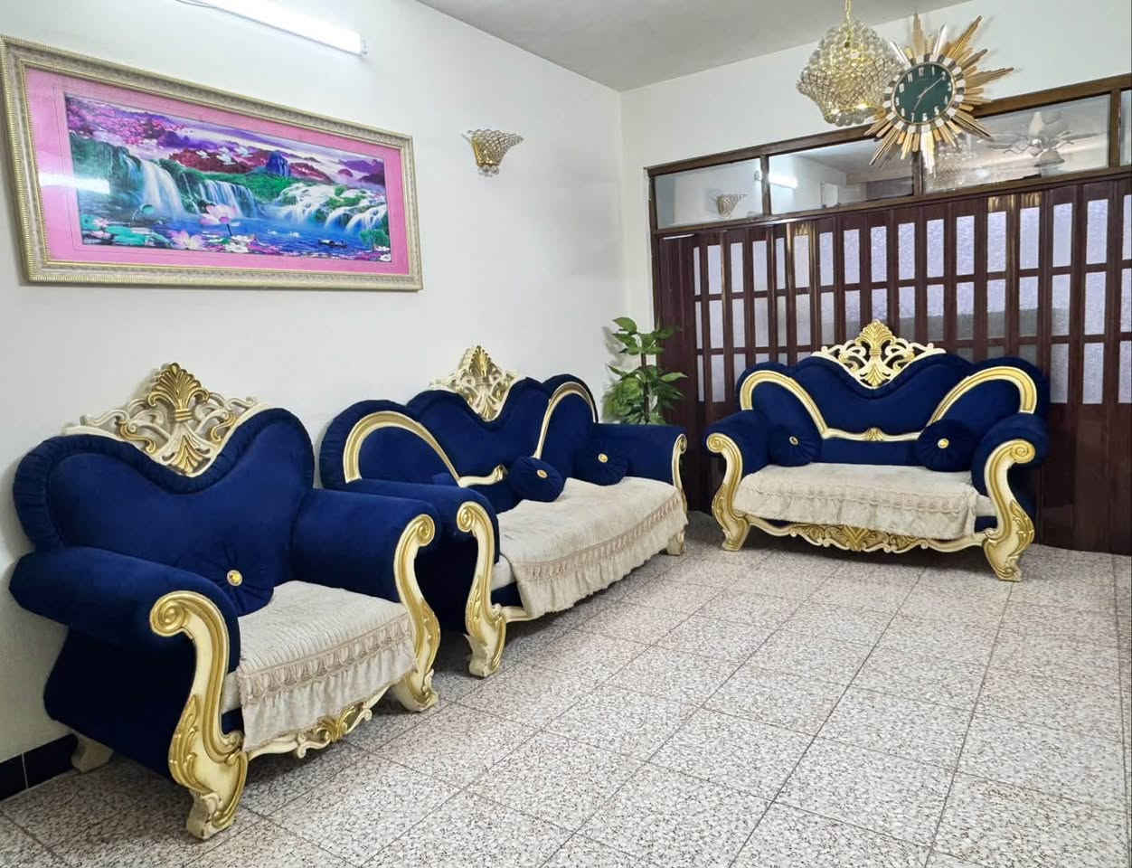 تخم عراقي صاج ١٠ مقاعد الاقواس mdfمابي اي ضرر وكناتير ثنيين خشب صاج ابو بابين السعر مناسب العنوان بغداد الدورة الي يريدهم يراسل عالخاص أو يتصل على هذا الرقم *********** بي واتساب
