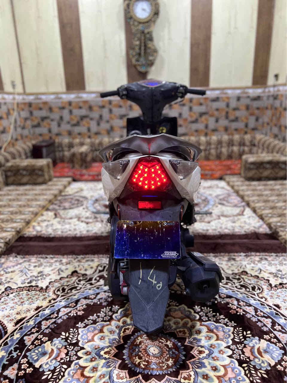 سلام عليكم دراجه ماكس مضلع حديث موديل2016 بسعر 975 دراجه كفاله عامه كهربائيات كلها شغاله ومحرك ما مفتوح وشلعه ومعدل ونعومه فول بيها تزويدات ناشفه دبلات امامبه ودبل خلفي ويلات وقبق جوزه وقطره بلاديات وتخم تاير توه شاده وكشن تفصال توه فصلته دراجه جاهزه ورمبه ما نقصها برغي مكاني بصره خمسه ميل رقم هــ/*********** متواجد وتساب فقط ملاحضه دراجه طالعه من الرمبه قبل ٢٣ يوم وخذتها بمليون و250 البصرة, العراق
